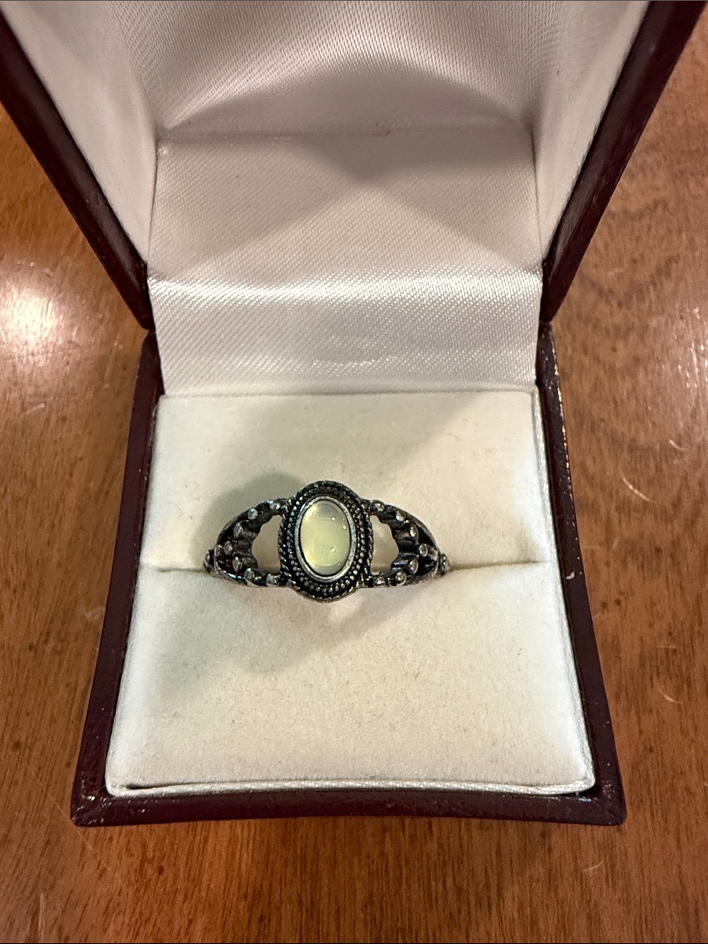 Vintage Silver-Tone Oval Opal-Effect Filigree Ring - Cream Center Size 8 3/4